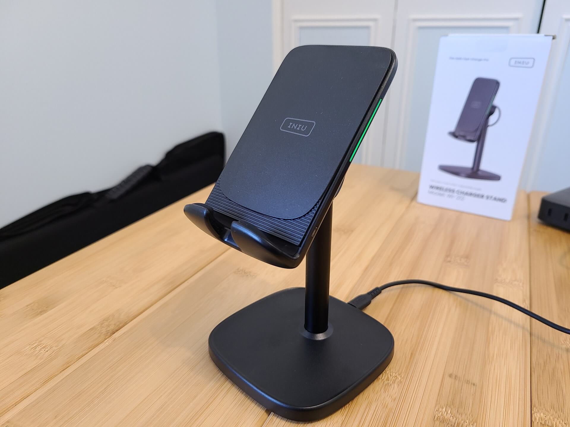 INIU 15W Adjustable Fast Wireless Charging Stand Review